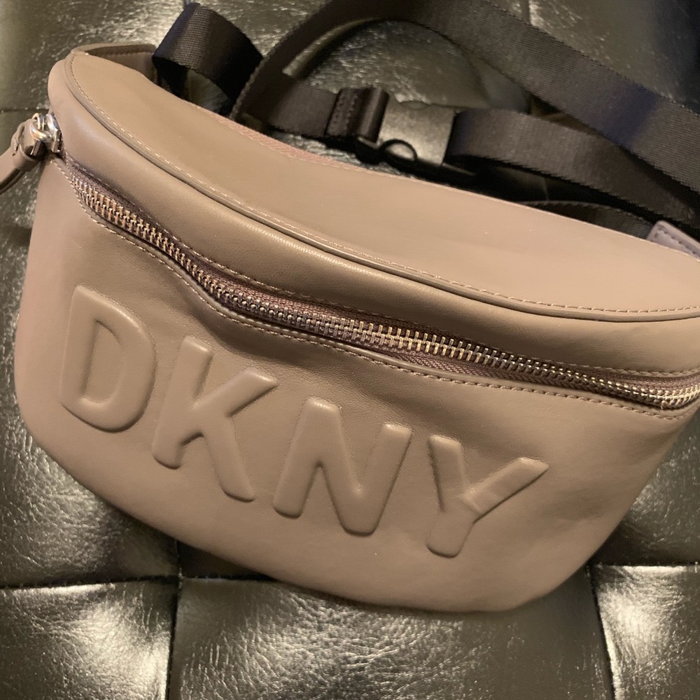 DKNY Tilly Logo Fanny Pack in gray
